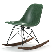 60～70年代のモダンデザインのパイオニアとして活躍したチャールズ＆レイ イームズ。こちらはイームズ不朽の名作シェルチェアです。ちなみにシェルとは英語で貝殻という意味を持ち、貝殻のような曲面で構成されたチェアになります。誕生したのは1948年、MoMAが開催した家具の国際コンペでした。イームズ夫妻が初めて発表した成型プラスチック製の椅子は、アメリカのデザイナーが消費者のニーズに応えた最初の作品として大きな支持を獲得しました。こちらは当時のオリジナルを忠実に再現したFRPシェル一体構造となっており、とても軽く耐久性にも優れています。<br><br>Designer　チャールズ＆レイ･イームズ<br>Color　全8色展開<br>Size　W46.5xD55xH68/SH41cm <br>Material　FRPグラスファイバー、スチール、ウッド