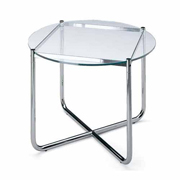 ミ―ス・ファン・デル・ローエのMRシリーズの中で唯一のテーブルです。ラウンドテーブルとしてはちょうど良い大きさの直径約70センチです。ラウンジチェアのサイドテーブルとしてはもちろんの事、 2人用のダイニングやカフェスペースなどでも活用できるオケージョナルテーブルです。交差させたシンプルな脚部に丸いガラスという四角と円の組み合わせがアクセントになっています。<br><br>Designer　ミース・ファン・デル・ローエ<br>Color　透明ガラス<br>Size　W71.5xD71.5xH52.5cm(ガラス天板 厚さ1.5cm) <br>Material　強化ガラス、ステンレス（鏡面仕上）
